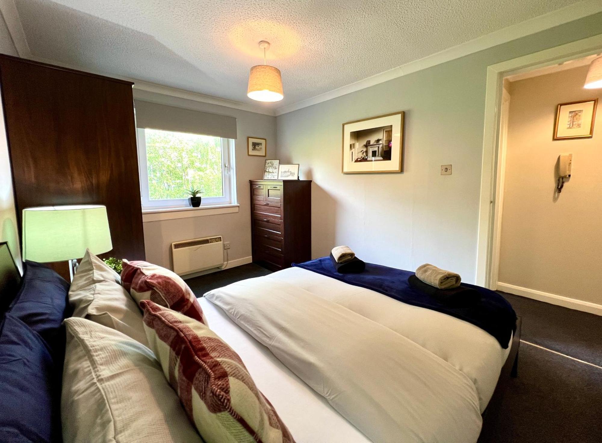 Spacious 2 Bed-Flat In Glasgow City - Free Parking Exterior photo