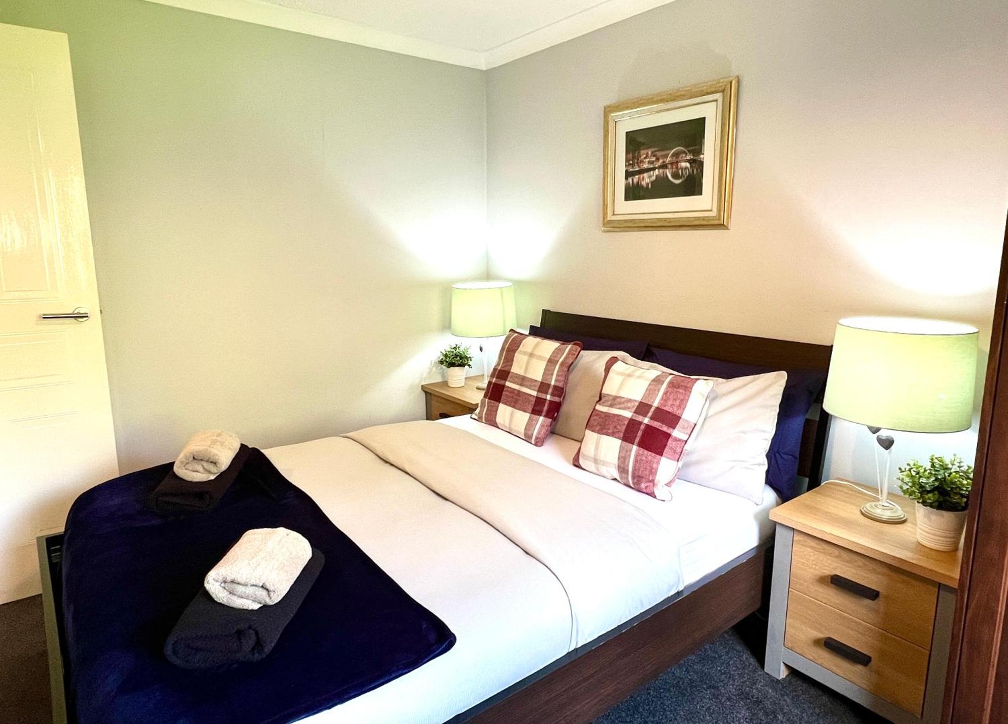 Spacious 2 Bed-Flat In Glasgow City - Free Parking Exterior photo