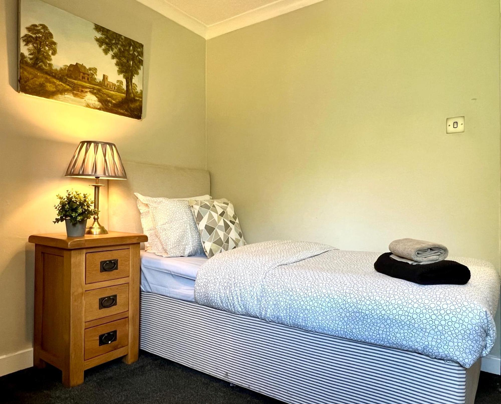 Spacious 2 Bed-Flat In Glasgow City - Free Parking Exterior photo