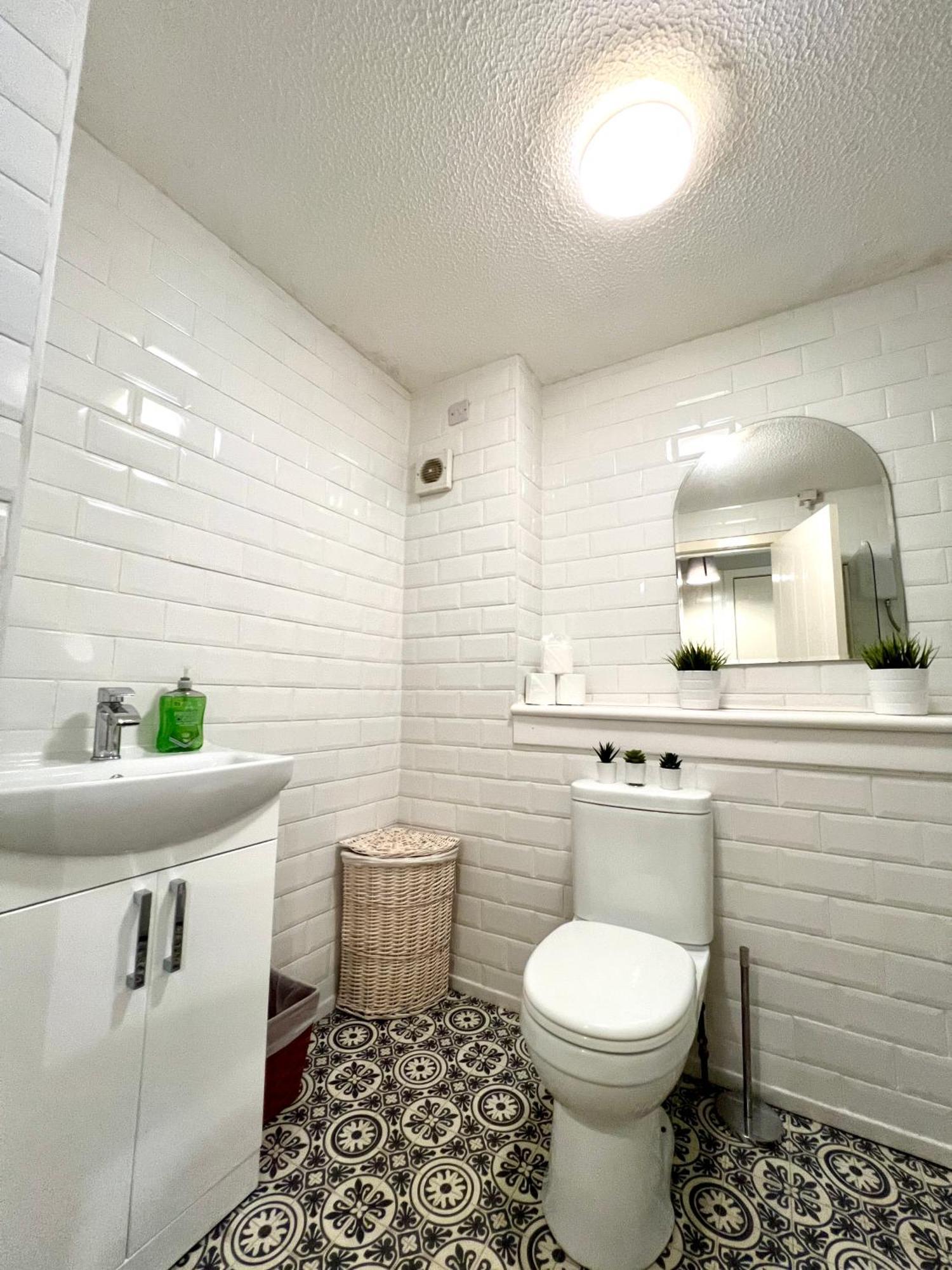 Spacious 2 Bed-Flat In Glasgow City - Free Parking Exterior photo